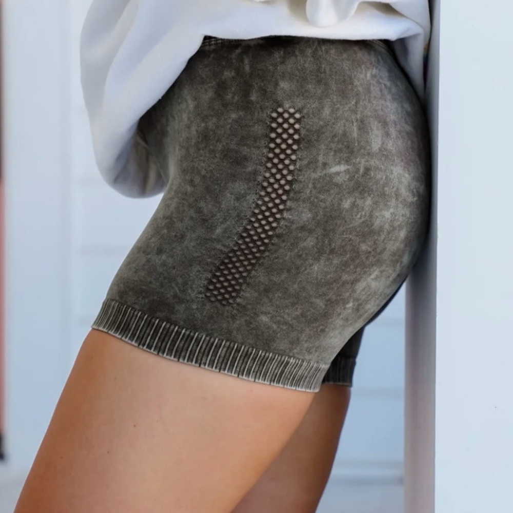 🟠NWT ZENANA Seamless High Waisted Stone Washed Shorts in Brown S/M